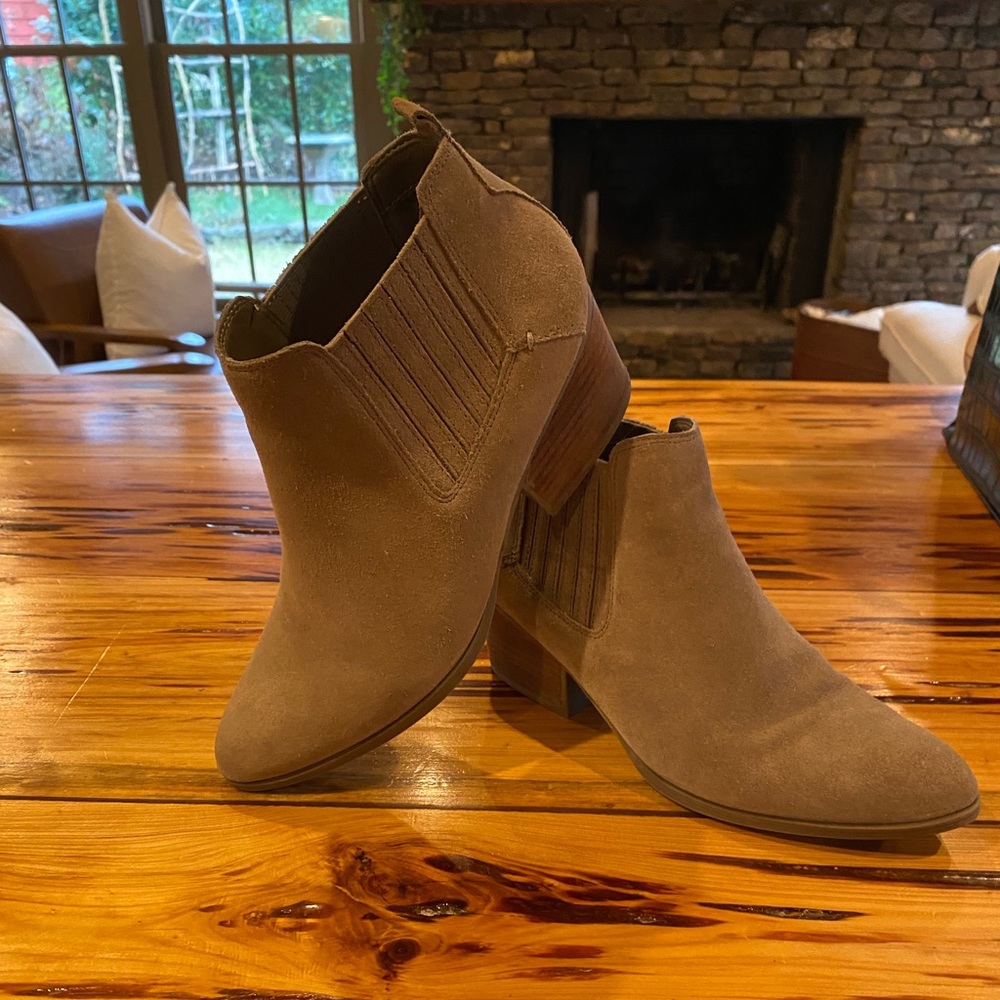 Crown Vintage short boots size 7.5